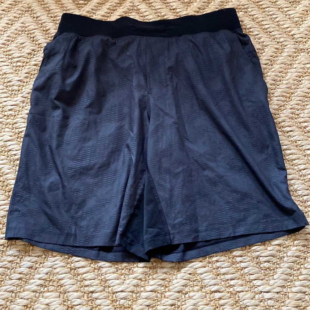 Mens Lululemon shorts Black, L 9in inseam unlined
